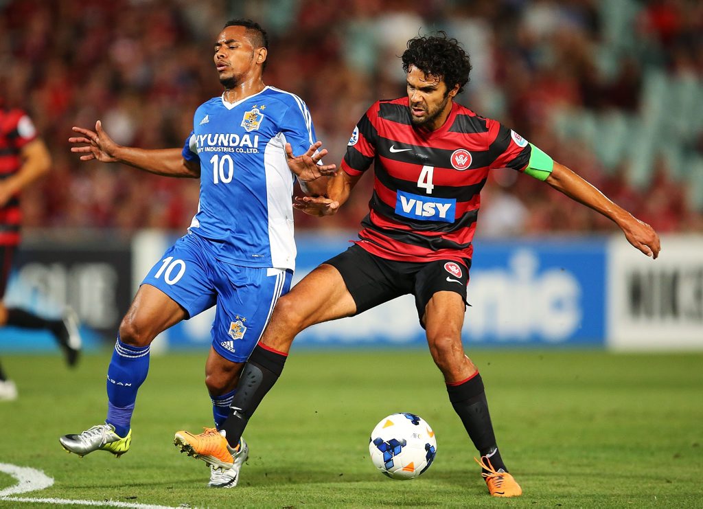 Rafinha of Ulsan Hyundai competes with Nikolai Topor-Stanley of the Wanderers during the AFC Asian Champions League match between the Western Sydney Wanderers and Ulsan Hyundai at Parramatta Stadium. (Photo by Brendon Thorne/Getty Images) Rafinha of Ulsan Hyundai competes with Nikolai Topor-Stanley of the Wanderers during the AFC Asian Champions League match between the Western Sydney Wanderers and Ulsan Hyundai at Parramatta Stadium. (Photo by Brendon Thorne/Getty Images)
